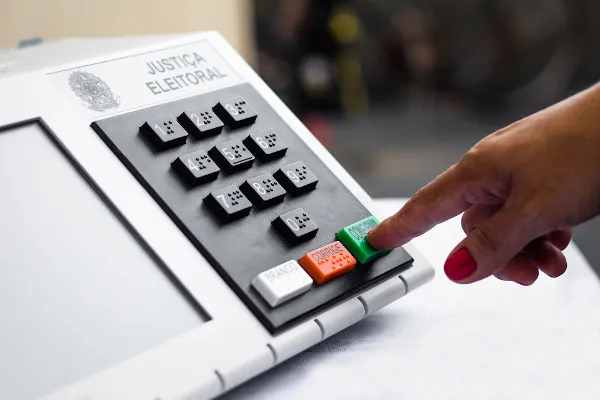 Detalhe de urna eletrônica da Justiça Eleitoral